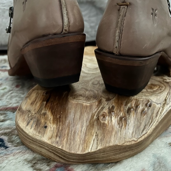 Frye Moto Shoe Booties. Size 6M Fawn color. Light Tan. Very Clean. Nice zippers - Picture 4 of 7